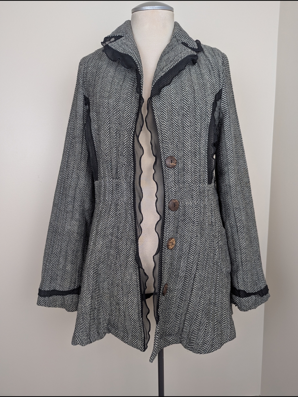 BAMBOO Black & White Herringbone Linen, Scalloped Trim, Fit & Flair Coat Women's